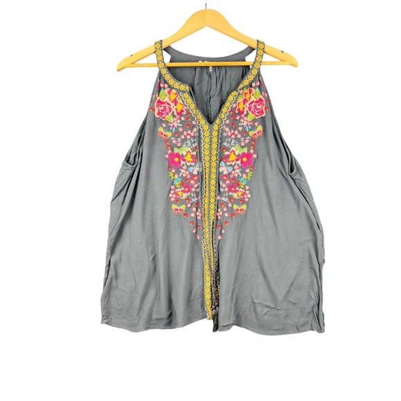 EUC Chic Soul Boutique Women’s Summery Gray Tank with Colorful Embroidery Sz 2X - Picture 2 of 8